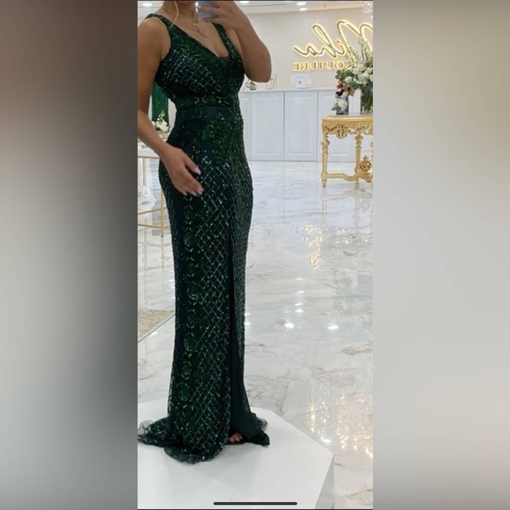 Beautiful emerald green beaded gown, gala, wedding guest, black tie. Size US 2